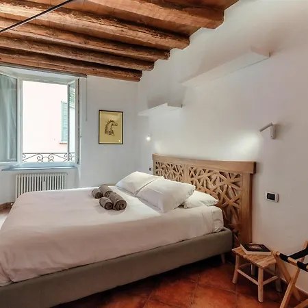 Azure Hug - The House Of Travelers Como