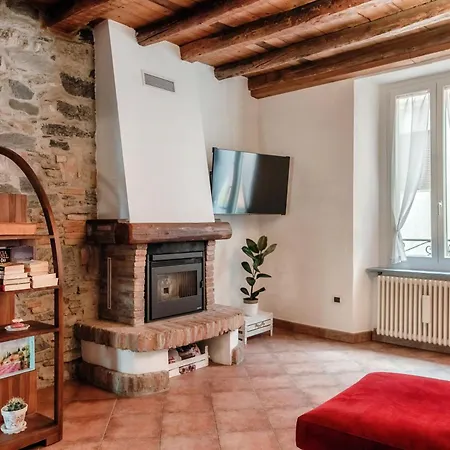 Azure Hug - The House Of Travelers Como