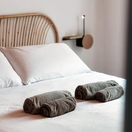 Azure Hug - The House Of Travelers Appartement *