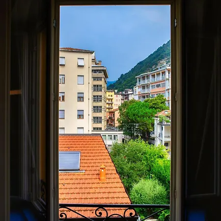 Azure Hug - The House Of Travelers Como