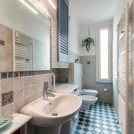 Azure Hug - The House Of Travelers Como